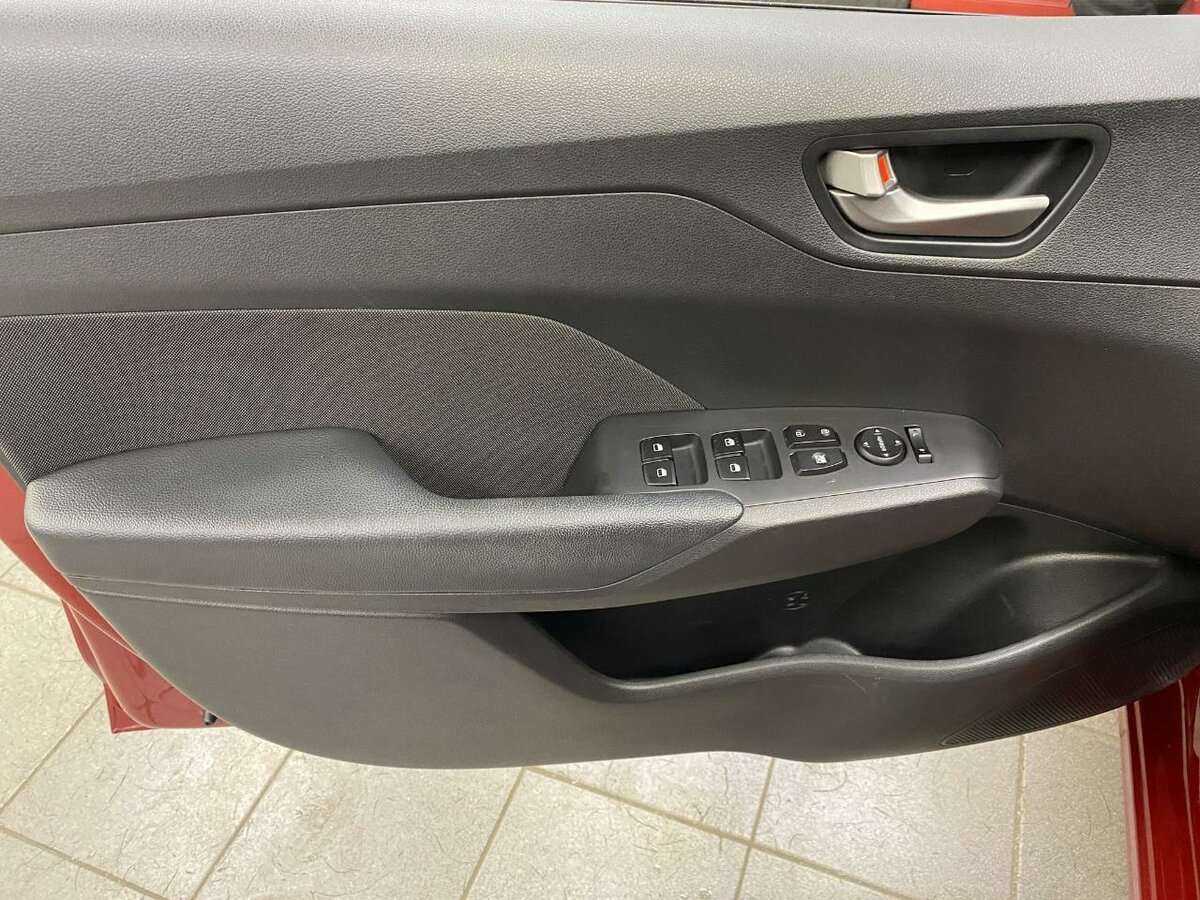 Купить Hyundai Solaris, 2018, 77 668 км, фото №8